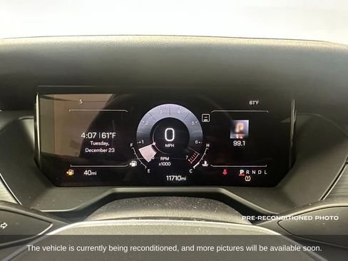 Used 2025 GMC Acadia Elevation image 16