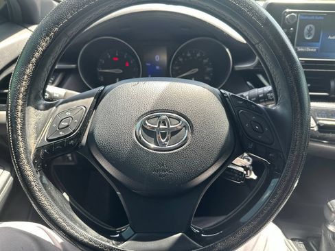 Used 2018 Toyota C-HR XLE FWD image 12