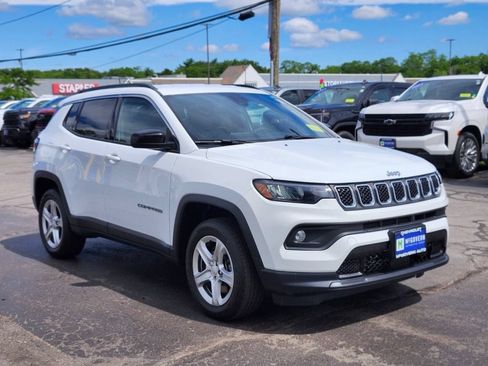 Used 2023 Jeep Compass Latitude AWD/4WD image 7