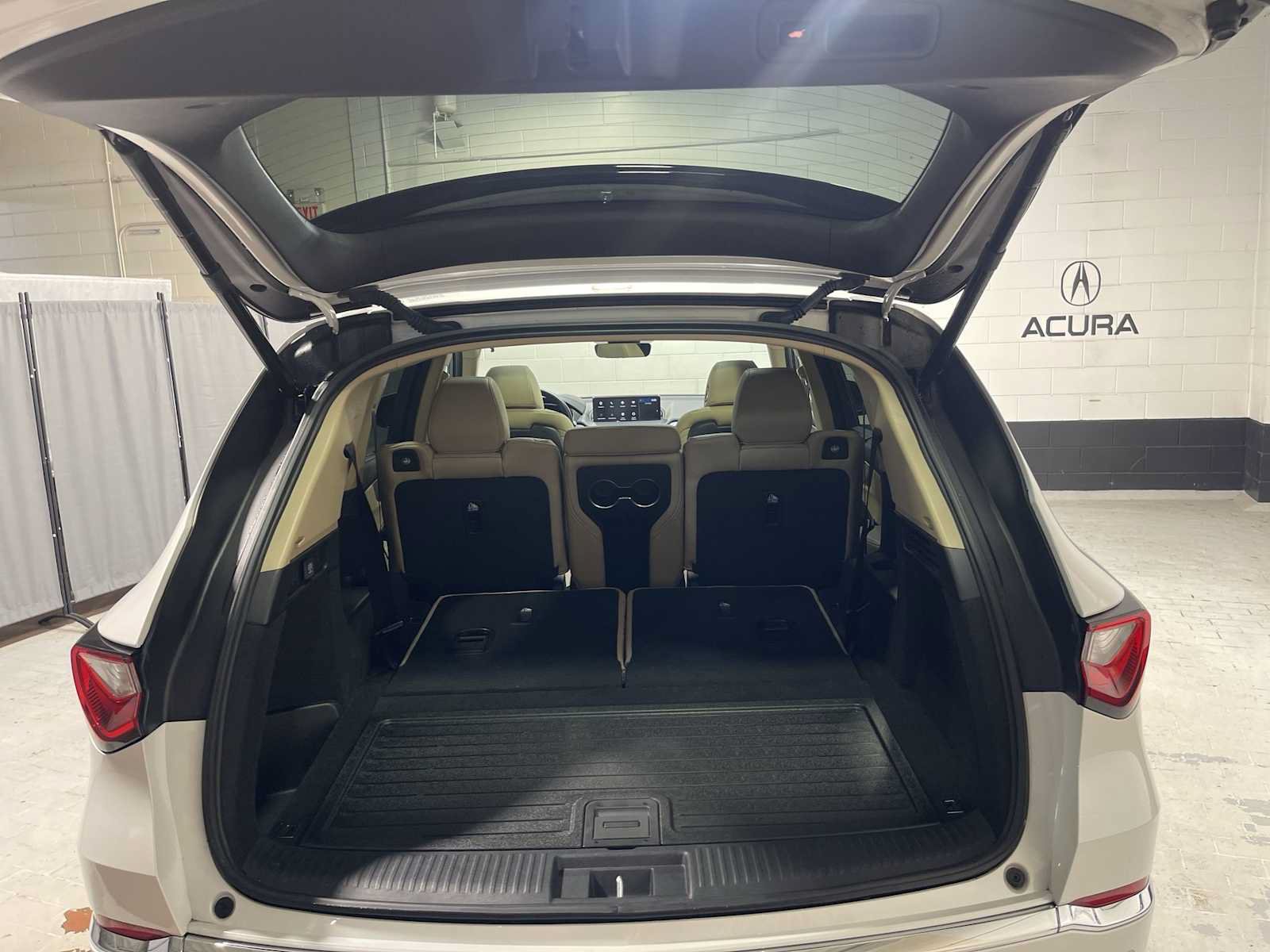 Certified 2024 Acura MDX w/ Technology Package AWD/4WD image 19