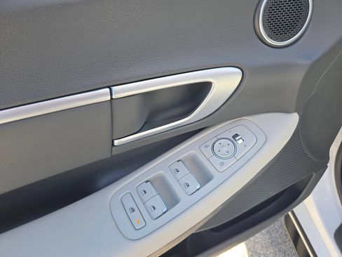 Used 2025 Hyundai Sonata SEL FWD image 12