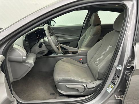 Used 2025 Hyundai Elantra SEL FWD image 9