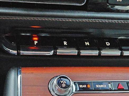 Used 2023 Lincoln Aviator Reserve w/ Equipment Group 201A image 18