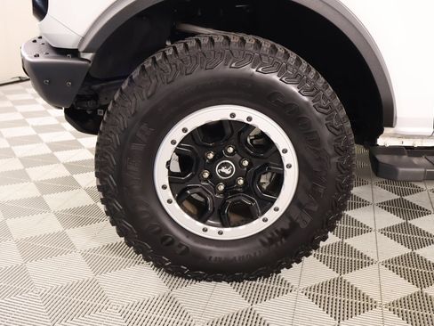 Used 2024 Ford Bronco Outer Banks w/ Sasquatch Package AWD/4WD image 18