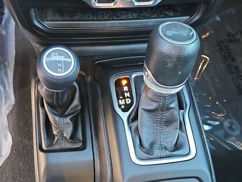 Used 2023 Jeep Wrangler Sport S image 38