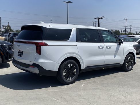 New 2026 Kia Carnival LXS FWD image 3