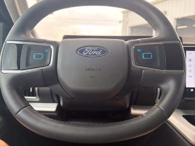 Used 2025 Ford Expedition Max Active AWD/4WD image 14