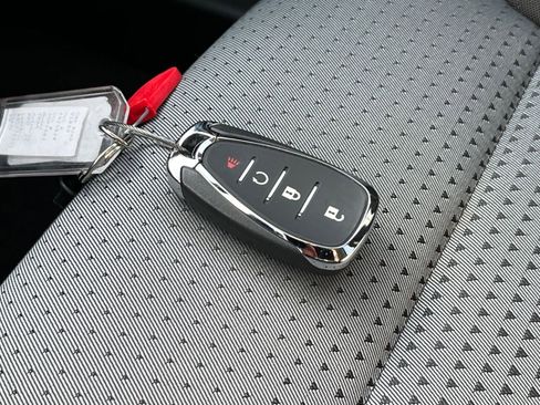 Used 2025 Chevrolet Trax LT w/ LT Convenience Package image 22