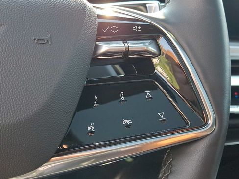 Used 2026 Cadillac Lyriq Luxury AWD/4WD image 22