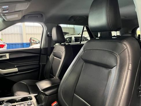 Used 2023 Ford Explorer XLT w/ Equipment Group 202A AWD/4WD image 22