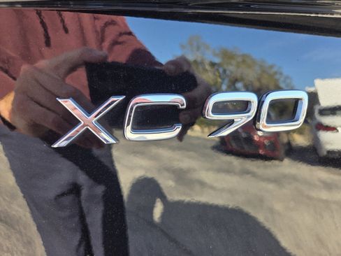 Used 2021 Volvo XC90 T6 Momentum w/ Protection Package Premier image 15