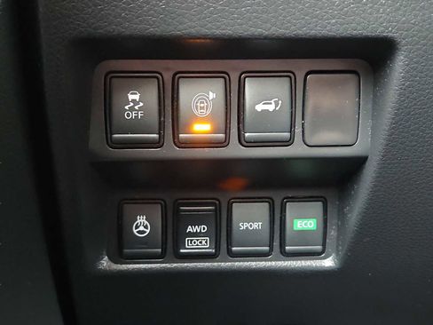 Used 2017 Nissan Rogue SL image 17