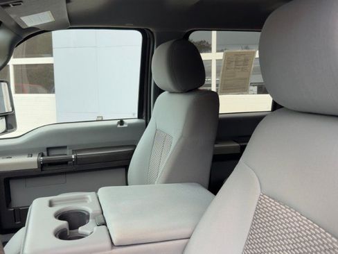 Used 2016 Ford F250 XLT w/ XLT Premium Package AWD/4WD image 8