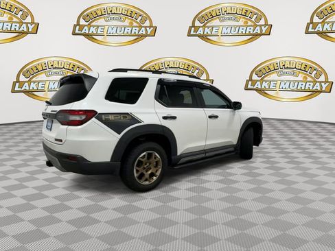 Used 2024 Honda Pilot TrailSport image 3