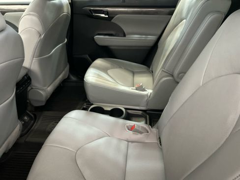 New 2026 Toyota Highlander Platinum AWD/4WD image 5