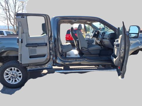 Used 2017 Ford F250 XL w/ STX Appearance Package image 10