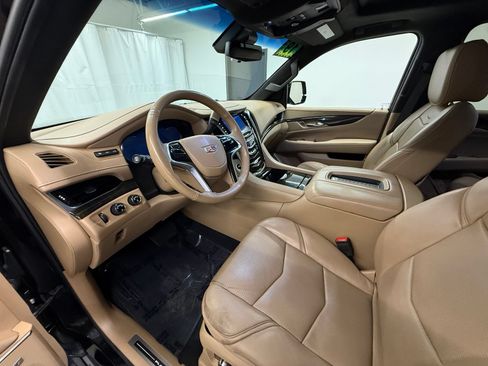 Used 2019 Cadillac Escalade Platinum AWD/4WD image 11