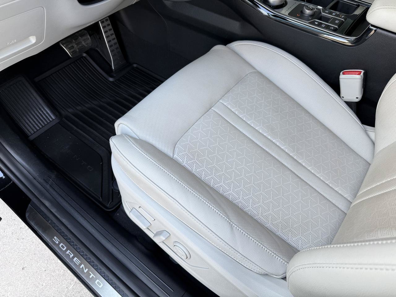 Used 2022 Kia Sorento AWD SX Prestige Plug-In Hybrid image 12