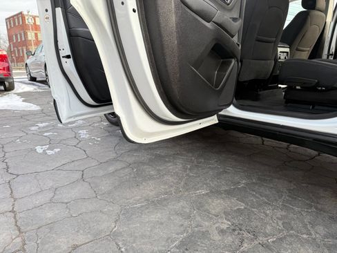 Used 2021 Chevrolet Traverse LT w/ LPO, Blackout Package image 7