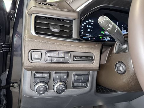 Used 2024 GMC Yukon Denali w/ Advanced Technology Package image 24