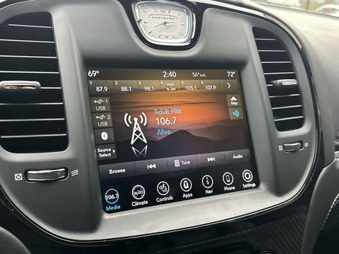 Used 2023 Chrysler 300 C image 13