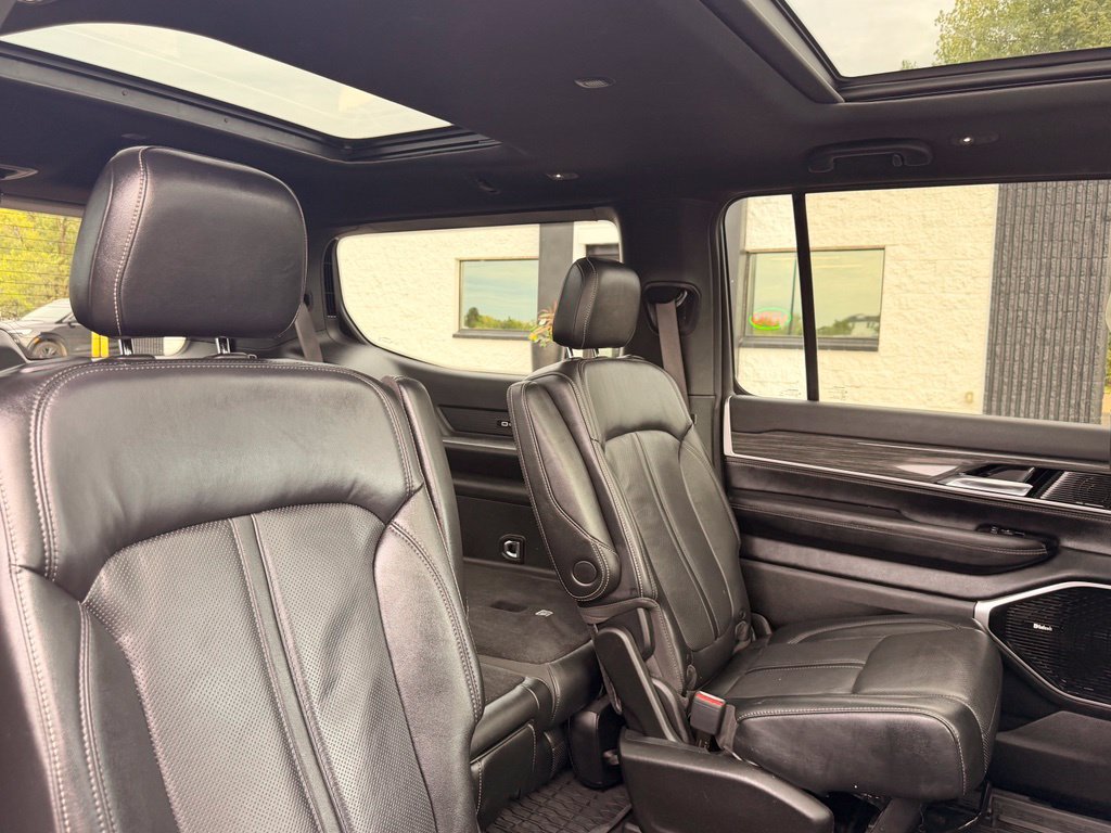 Used 2022 Jeep Wagoneer Series III w/ Premium Group I AWD/4WD image 31