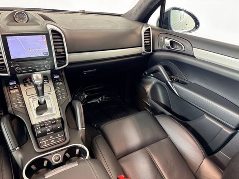 Used 2018 Porsche Cayenne GTS image 22