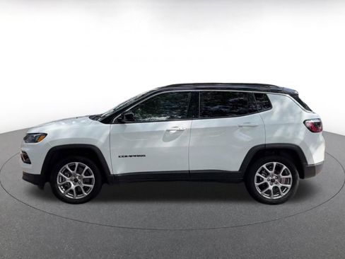 Used 2025 Jeep Compass Limited AWD/4WD image 9