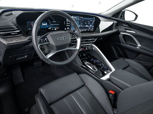 Used 2025 Audi Q5 Premium Plus w/ Premium Plus AWD/4WD image 8