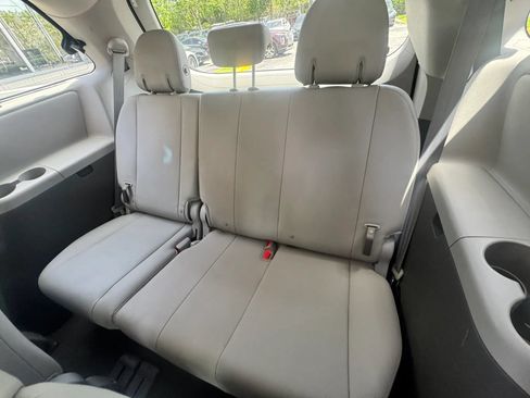 Used 2015 Toyota Sienna XLE w/ XLE Navigation Package FWD image 17