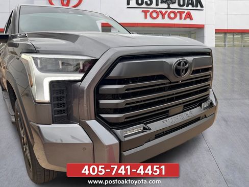 Used 2025 Toyota Tundra Limited AWD/4WD image 43
