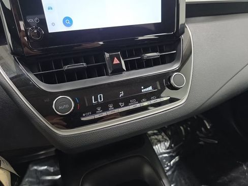 Certified 2025 Toyota Corolla LE FWD image 21