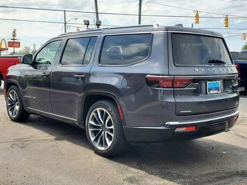 Used 2022 Jeep Wagoneer Series III w/ Premium Group I AWD/4WD image 4