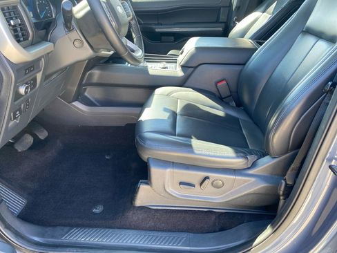 Used 2022 Ford Expedition XLT image 34