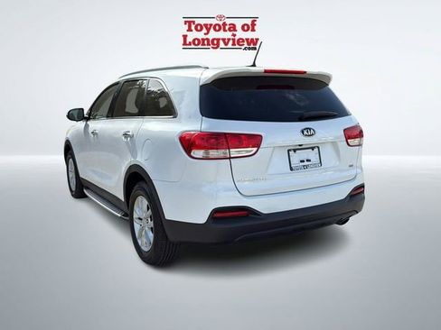 Used 2016 Kia Sorento FWD image 3