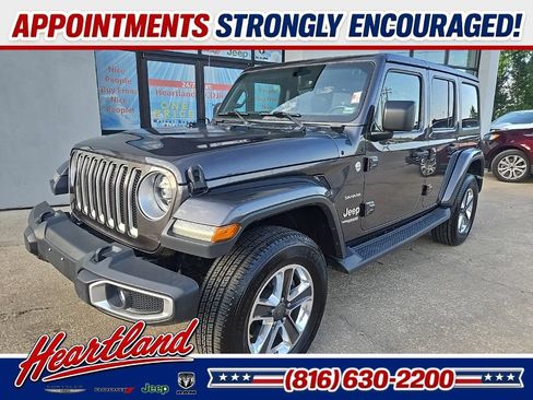 Used 2018 Jeep Wrangler Unlimited Sahara AWD/4WD image 2