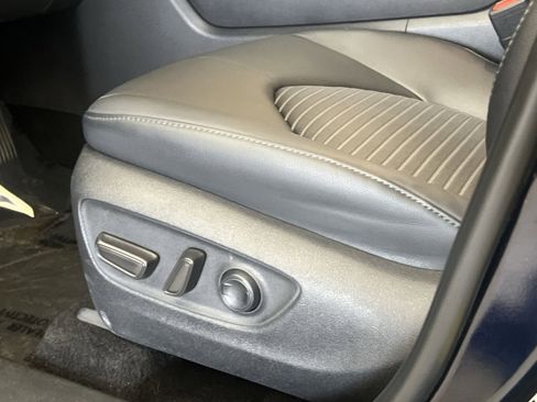 Used 2025 Toyota Highlander XSE image 12