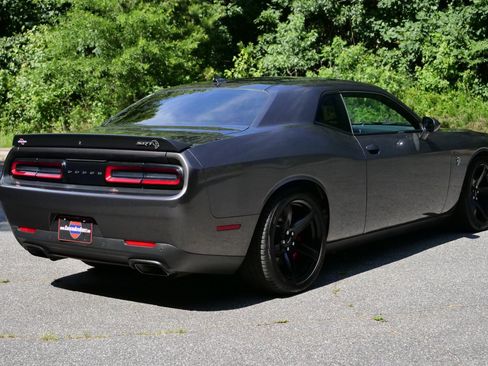 Used 2018 Dodge Challenger SRT Hellcat RWD image 19