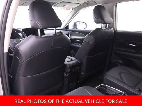 Used 2025 Toyota Grand Highlander FWD image 11