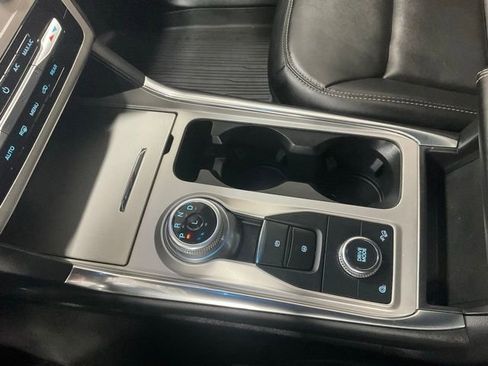 Used 2022 Ford Explorer XLT w/ Equipment Group 202A image 13