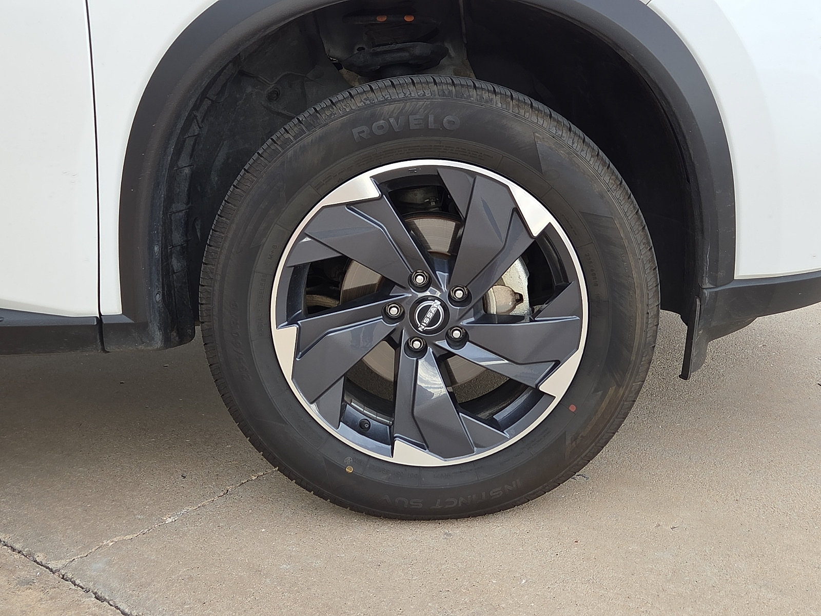 Used 2024 Nissan Rogue SV FWD image 7