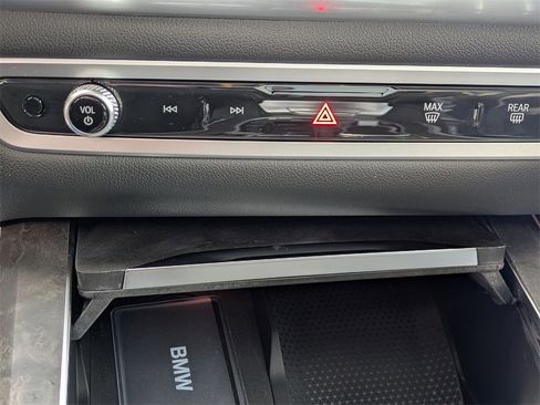 New 2025 BMW X7 xDrive40i w/ Premium Package image 24