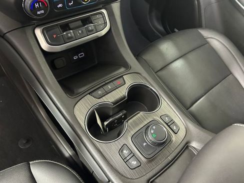 Used 2023 GMC Acadia SLT FWD image 21