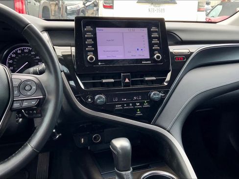 Used 2023 Toyota Camry SE FWD image 7
