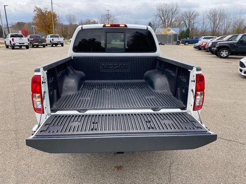 Used 2017 Nissan Frontier SV image 5