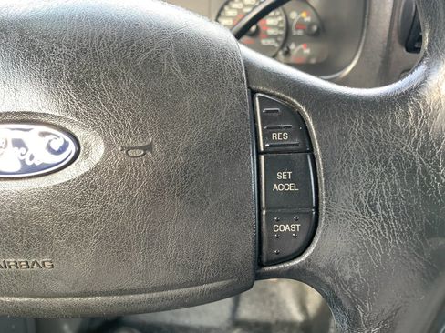 Used 2006 Ford F550 2WD Regular Cab Super Duty image 13
