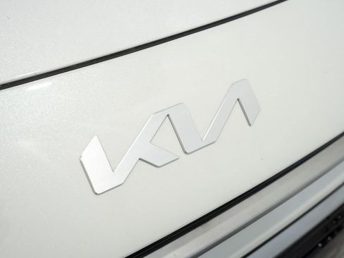 New 2026 Kia Niro SX image 3