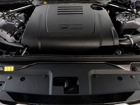 New 2025 Land Rover Discovery S image 24