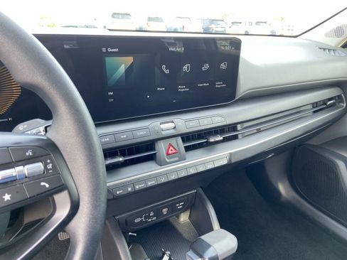 Used 2025 Kia K4 LXS image 38