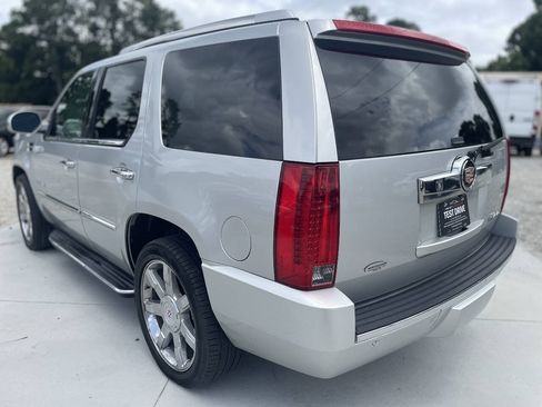 Used 2013 Cadillac Escalade Luxury AWD/4WD image 5